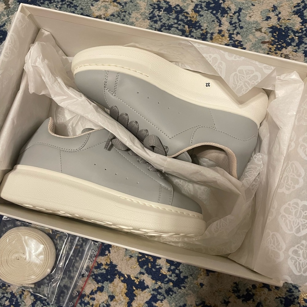 Grey Alexander McQueen - Picture 2 of 7